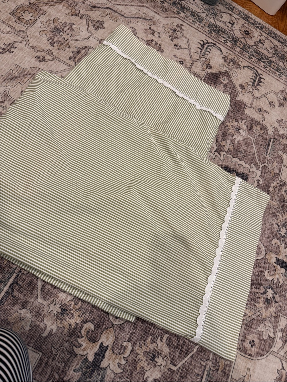 Martha Stewart Everyday Green Stripe Scalloped Hemstitch- queen pillow case set